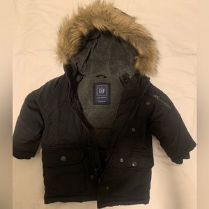 GAP baby winter coat with fur trimmed hood. Size 18-24 months.